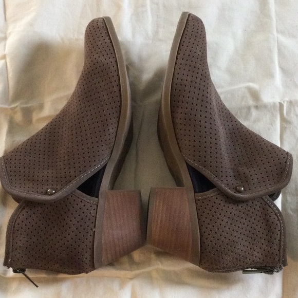 Adam Tucker Taupe Brown Booties, Size 10 - Picture 2 of 5